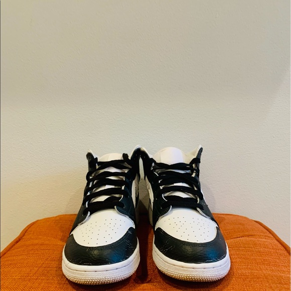 Custom Panda Jordan 1’s - Picture 3 of 5